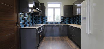 Detached house to rent in Salisbury Road, Barnet EN5