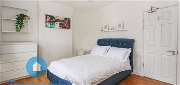 Room to rent in Room 3, Rosebery Avenue, West Bridgford NG2