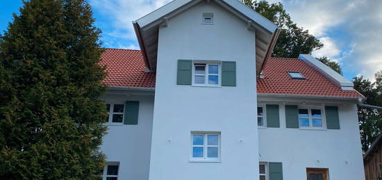 Modernes Wohnen im ehem. Bauernhaus, 3-Zimmerwohnung mit Balkon