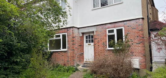 Flat to rent in Tolcarne Drive, Pinner HA5