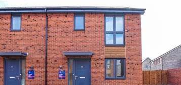 3 bedroom semi-detached house to rent