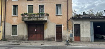 Rustico e casale in vendita in via Rovereto