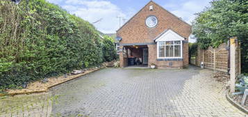 5 bedroom semi-detached house for sale