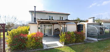 Maison  à vendre, 5 pièces, 4 chambres, 142 m²