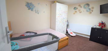 2 bed flat to rent