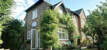 4 bedroom detached house to rent