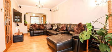 5 bedroom terraced house to rent