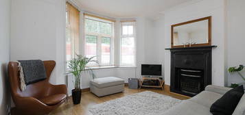 Flat to rent in North Worple Way, London SW14