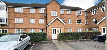 Flat for sale in Aspen Grove, Aldershot GU12