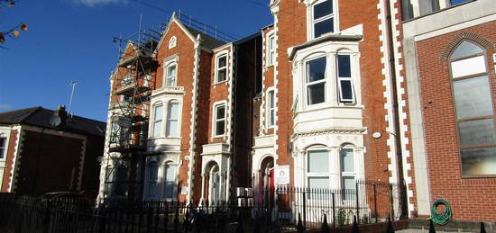 Flat to rent in York Road, Exeter EX4