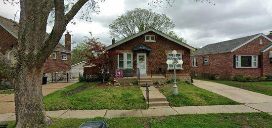 9340 Aster Ave, Saint Louis, MO 63123