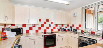 2 bed maisonette for sale