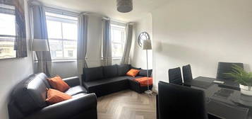 Flat to rent in Oriental Place, Brighton BN1