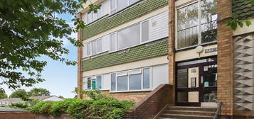 Flat to rent in Livingstone Walk, Hemel Hempstead HP2