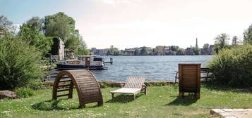 Wohnen am Wasser in Köpenick: Altbau-Wohnung in einem ehemaligen Fabrikgebäude mit Wasserzugang