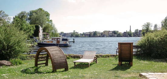 Wohnen am Wasser in Köpenick: Altbau-Wohnung in einem ehemaligen Fabrikgebäude mit Wasserzugang