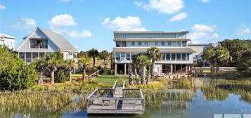 601 6th St, Tybee Island, GA 31328