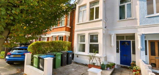 Flat to rent in Ellerton Road, Surbiton KT6