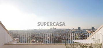 Apartamento T2 com vista e terraço em Lisboa.