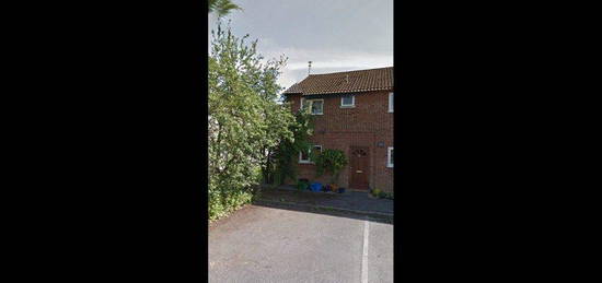 2 bed semi-detached house to rent