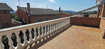 Casa adosada de alquiler en Carrer Can Tabola, Montmeló