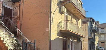 Casa indipendente in vendita in via Dinolfo, 21