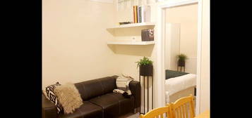 Flat to rent in Hillsborough Court, Mortimer Crescent, Kilburn NW6