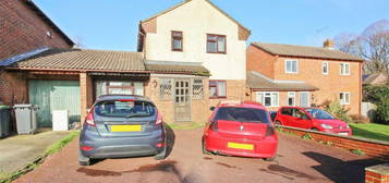 6 bedroom detached house