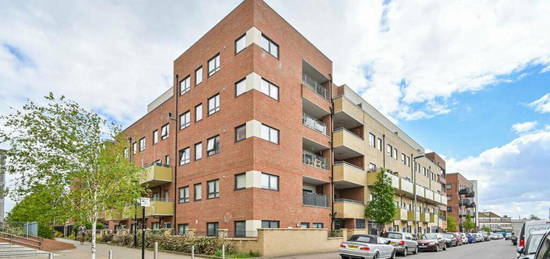 3 bedroom flat for sale