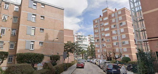 Planta baja en venta en Maqueda, Aluche