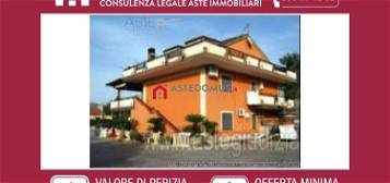 Casa indipendente all'asta in via Appia, 180