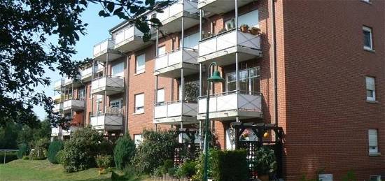 In Stadtrandlage: Lichtdurchflutete Wohneinheit mit Einbauküche und 2 Balkonen