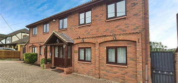 5 bedroom detached house