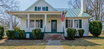 8267 E  Main St, Marshall, VA 20115