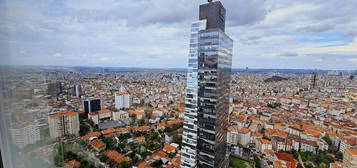 TRUMP TOWERS 26.KATTA DENİZ VE İSTANBUL MANZARALI SATILIK 2+1