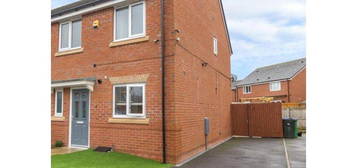 3 bed semi-detached house to rent