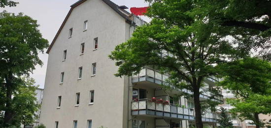 Magdeburg: 2-Zimmer-Wohnung, 2x Balkon, Fahrstuhl + EBK