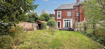 4 bed semi-detached house for sale