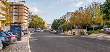 Arrendamento de Apartamento T2  na avenida da Ilha da Madeira, 44