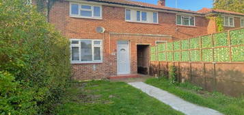 Terraced house to rent in Woking, Surrey GU21