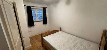 Room to rent in Bevenden Street, London N1