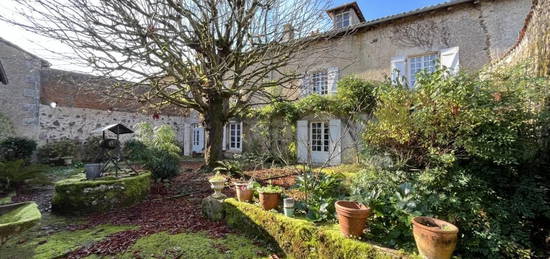 Incroyable ! Grande maison de village avec 4 hectares!