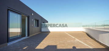 Apartamento T4+1 Duplex com Terraço e Garagem para Venda no Infantado, Loures