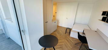 Direkt in Adlershof, möblierte Single-Wohnung mit EBK + Balkon + Abstellkammer!!!!!