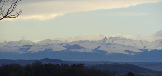 En situation dominante belle propriete epoustouflante vue chaine des pyrenees