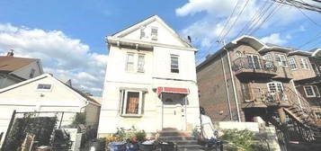 97-09 Remington St, Briarwood, NY 11435