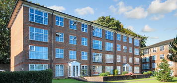 Flat to rent in Withdean Rise, Preston, Brighton BN1