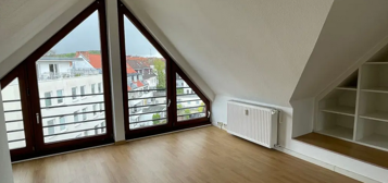 Schöne große Maisonette-Wohnung mit 2 Bädern, Balkon und EBK in Elmshorn