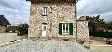 Maison  à louer, 8 pièces, 6 chambres, 147 m²