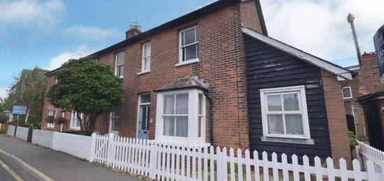 3 bedroom semi-detached house to rent